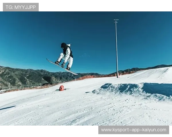 滑雪自由落体动作抓板十分到位