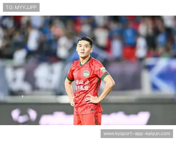 河南队钟义浩反跑接应到位，顺势横敲制造空位